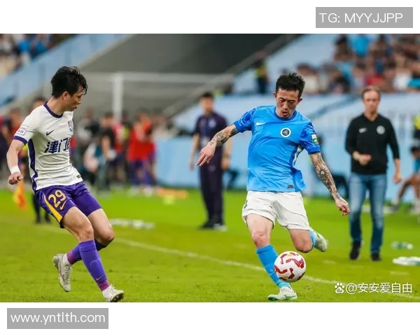 中超足球赛激战正酣各队争夺冠军荣耀的精彩瞬间与背后故事 中超足球赛激战正酣各队争夺冠军荣耀的精彩瞬间与背后故事